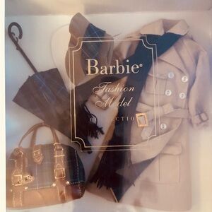 Barbie Fashion Model Collection: True Brit Accessory Pack. Gold Label